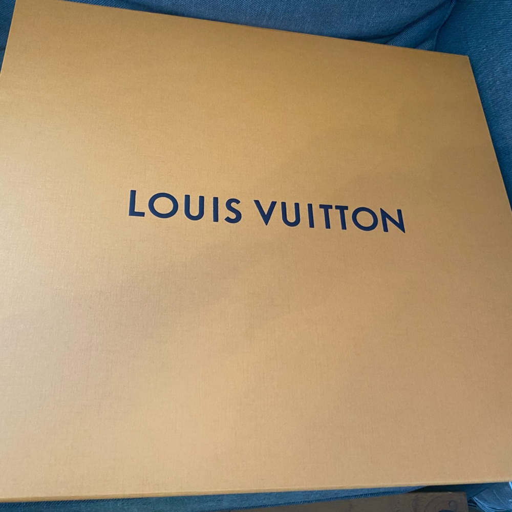 Louis Vuitton box very good condition small marks on right side shown in pics